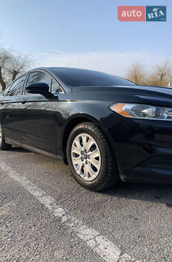 Седан Ford Fusion 2013 в 