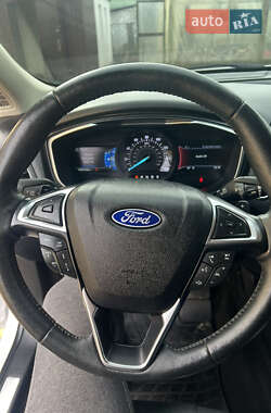 Седан Ford Fusion 2019 в 