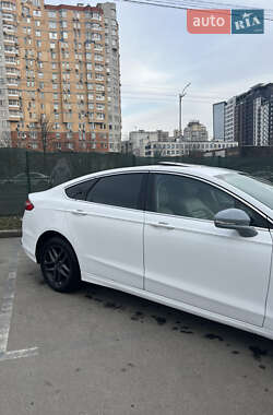 Седан Ford Fusion 2013 в 