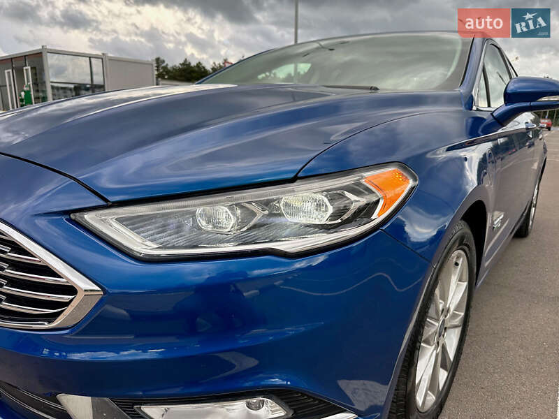 Седан Ford Fusion 2016 в 