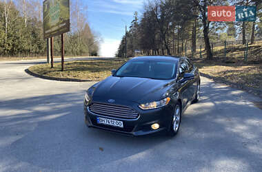 Седан Ford Fusion 2015 в 