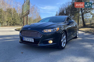 Седан Ford Fusion 2015 в 