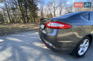 Седан Ford Fusion 2015 в 