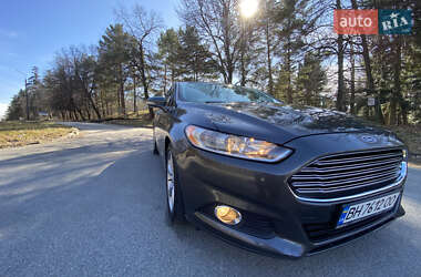 Седан Ford Fusion 2015 в 