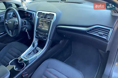Седан Ford Fusion 2015 в 