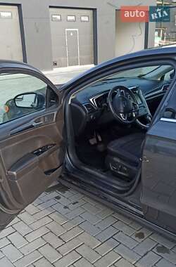 Седан Ford Fusion 2015 в 