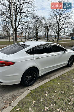 Седан Ford Fusion 2016 в 
