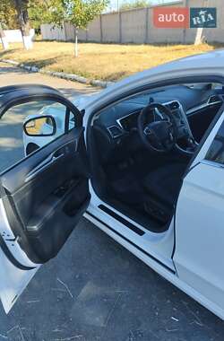 Седан Ford Fusion 2013 в 