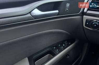 Седан Ford Fusion 2019 в 
