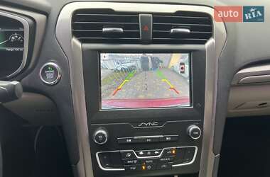 Седан Ford Fusion 2019 в 