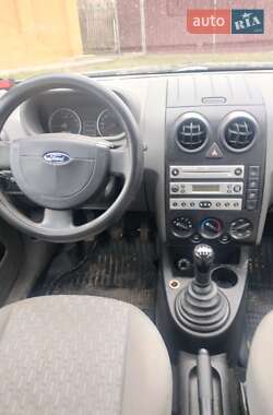 Хэтчбек Ford Fusion 2005 в 