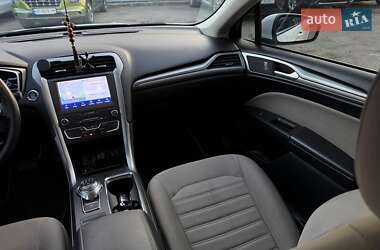 Седан Ford Fusion 2019 в 