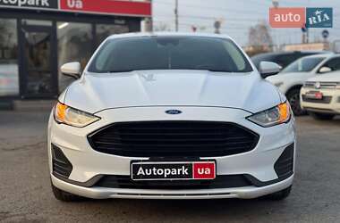 Седан Ford Fusion 2019 в 