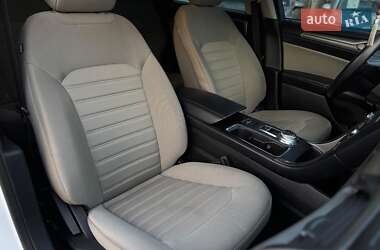 Седан Ford Fusion 2019 в 