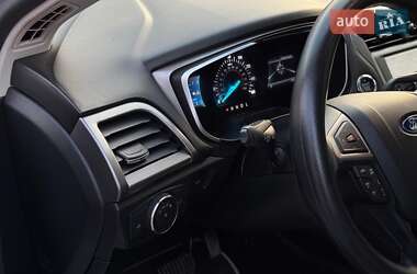 Седан Ford Fusion 2019 в 