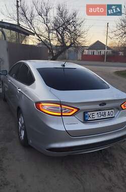 Седан Ford Fusion 2016 в 