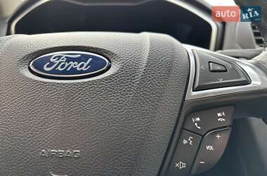 Седан Ford Fusion 2017 в 