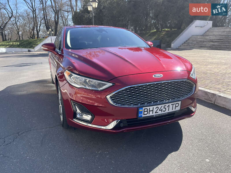 Седан Ford Fusion 2019 в 