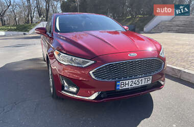 Седан Ford Fusion 2019 в 