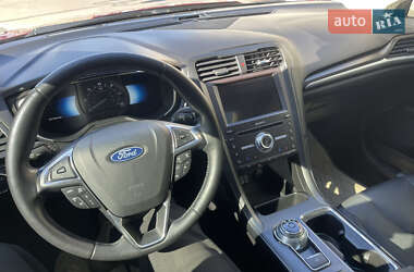 Седан Ford Fusion 2019 в 