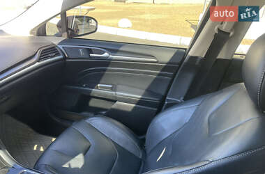 Седан Ford Fusion 2019 в 
