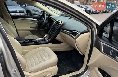 Седан Ford Fusion 2015 в 