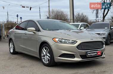 Седан Ford Fusion 2015 в 