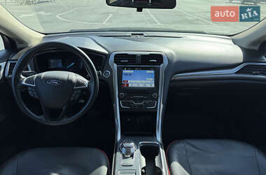 Седан Ford Fusion 2018 в 