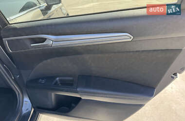 Седан Ford Fusion 2018 в 