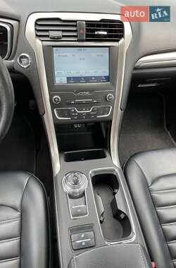 Седан Ford Fusion 2019 в 