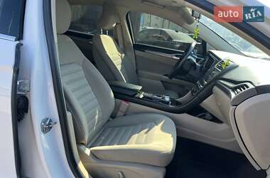 Седан Ford Fusion 2017 в 