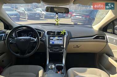 Седан Ford Fusion 2017 в 