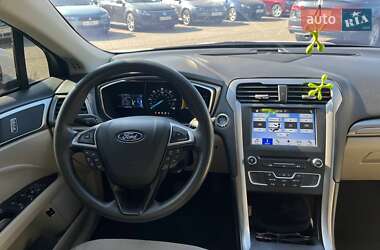 Седан Ford Fusion 2017 в 