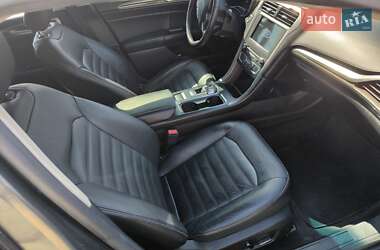 Седан Ford Fusion 2016 в 