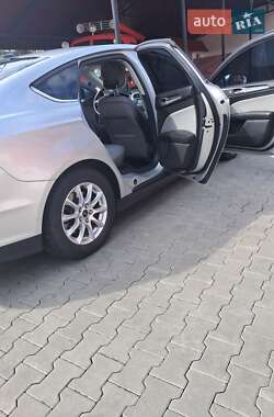 Седан Ford Fusion 2014 в 