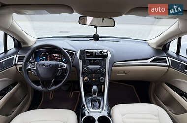 Седан Ford Fusion 2013 в 