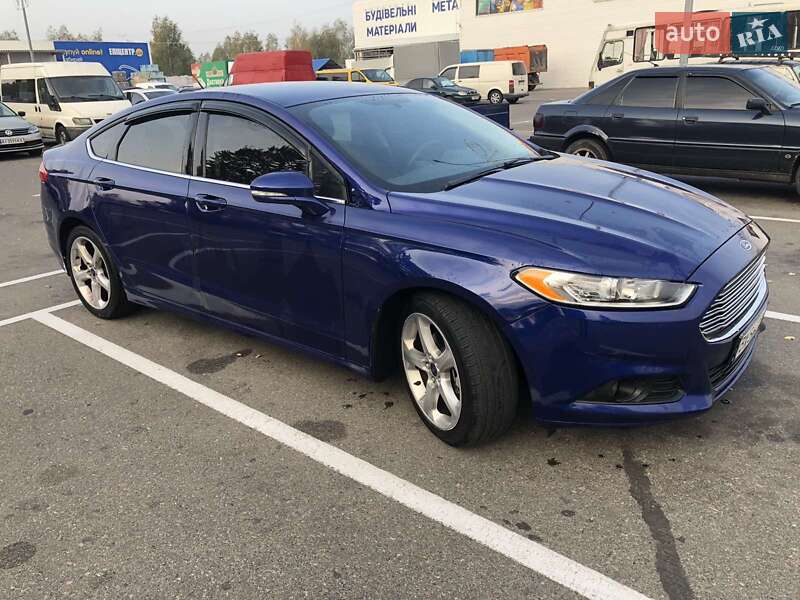 Седан Ford Fusion 2015 в Буче