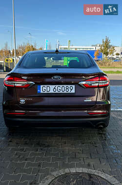 Седан Ford Fusion 2019 в 