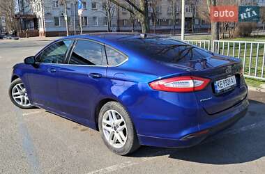 Седан Ford Fusion 2015 в 