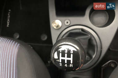 Хэтчбек Ford Fusion 2011 в 