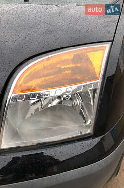 Хэтчбек Ford Fusion 2011 в 