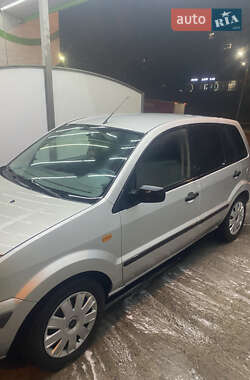 Хэтчбек Ford Fusion 2003 в 