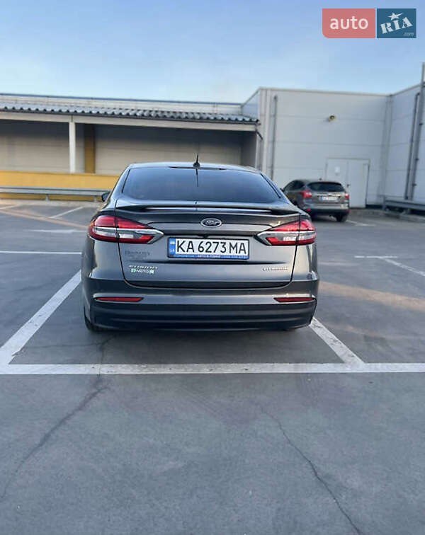 Седан Ford Fusion 2018 в Львове