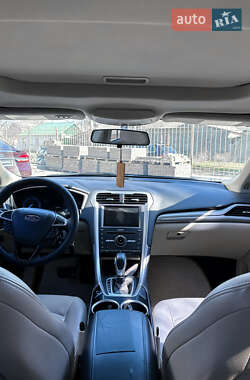 Седан Ford Fusion 2013 в 