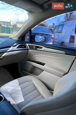 Седан Ford Fusion 2013 в 