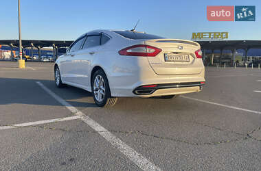 Седан Ford Fusion 2013 в 