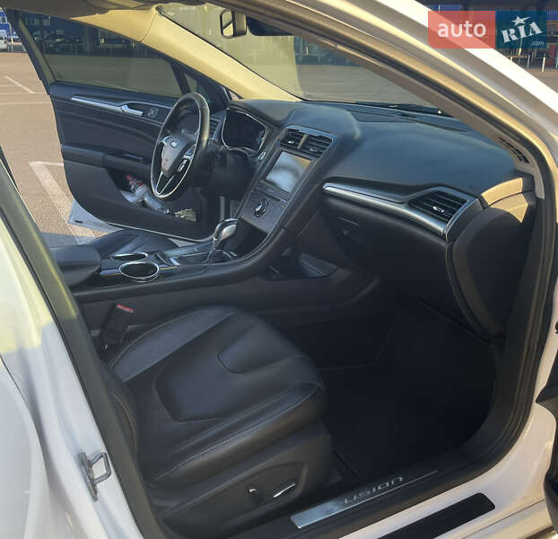 Седан Ford Fusion 2013 в Одесі