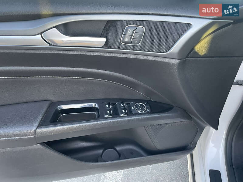 Седан Ford Fusion 2013 в Одесі