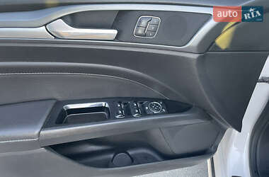 Седан Ford Fusion 2013 в 