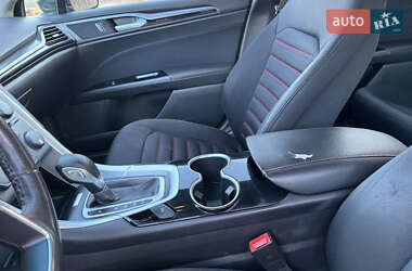Седан Ford Fusion 2015 в 